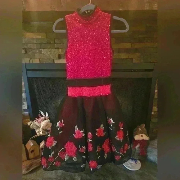 Dance costume - Picture 1 of 3